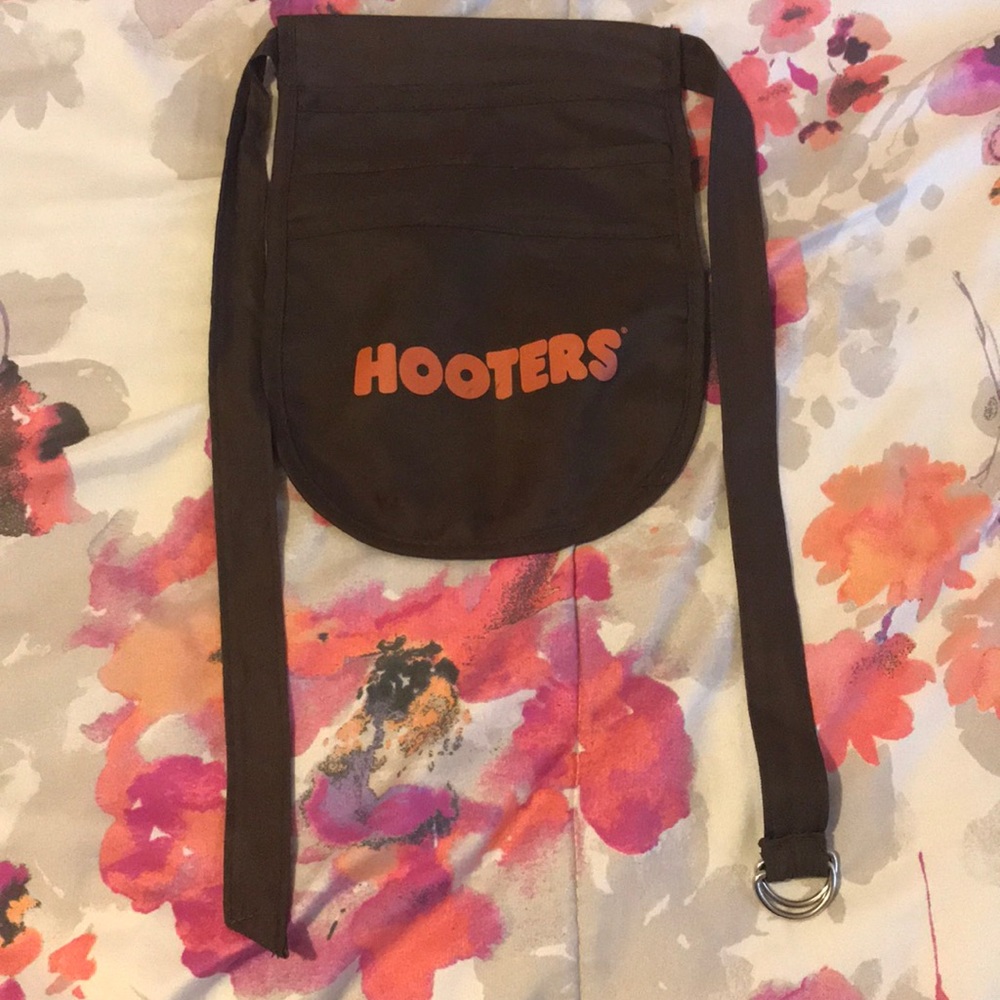 Hooters Pouch